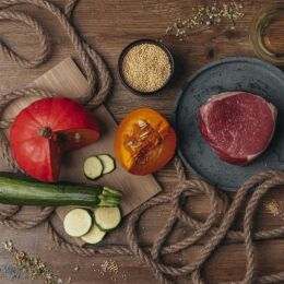 Liebesgut Hundenassfutter Junior Bio Rind mit Hirse und K&uuml;rbis