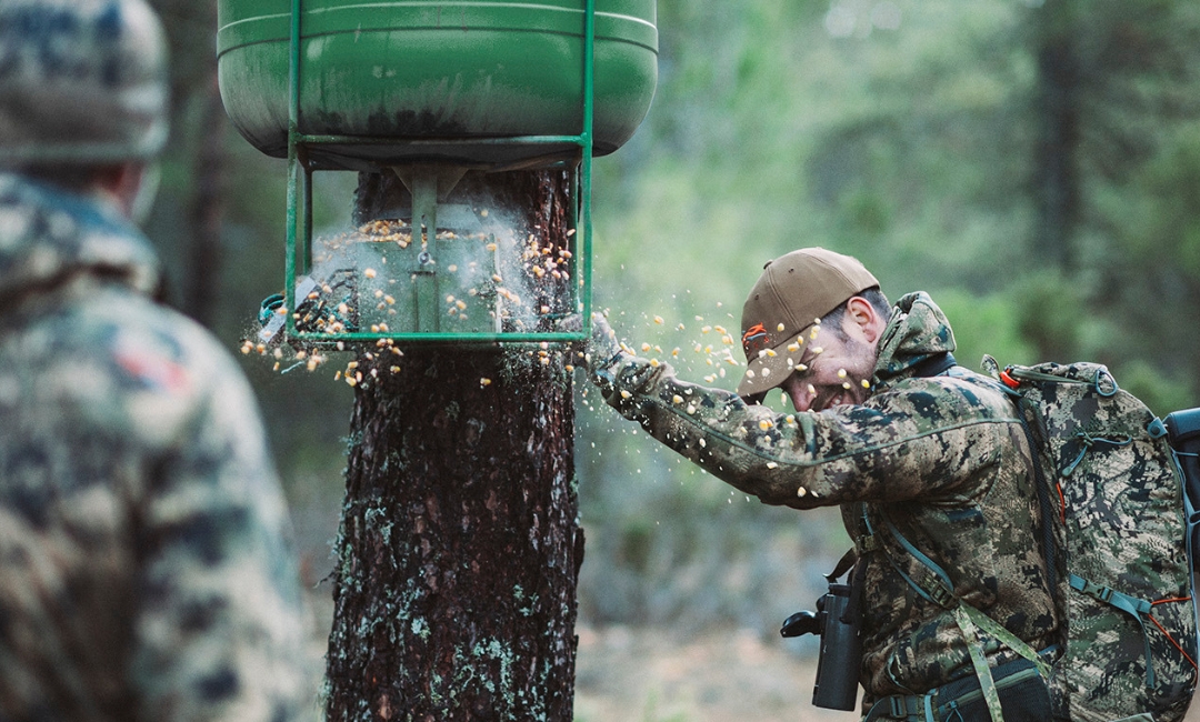 Futterautomaten für die Kirrung im Jagdrevier