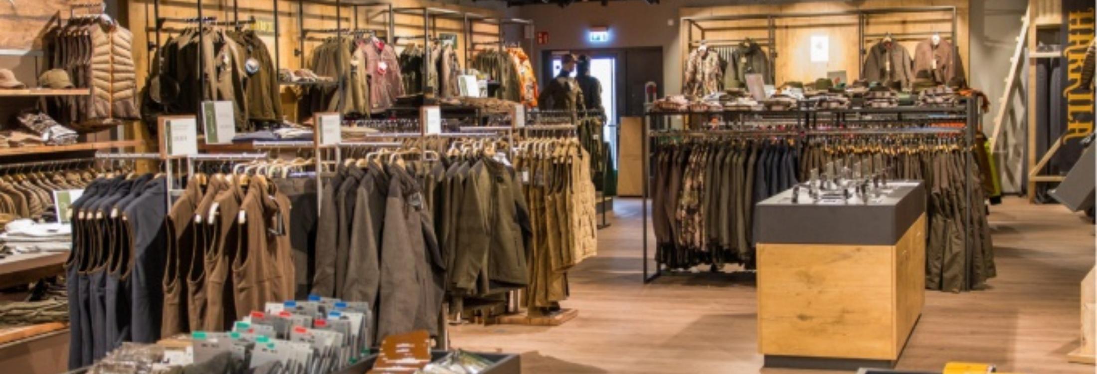 Premium-Verkaufsfläche im Jagdwelt24 Store Bergkamen mit Jagdbekleidung und Ausrüstung